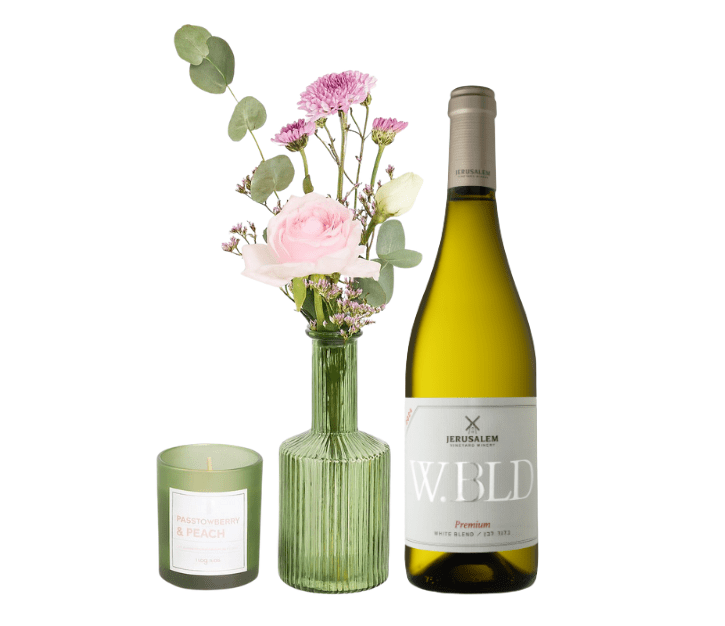 זר פסטל בבקבוקון, נר ריחני פסיפלורה ויין בלנד לבן